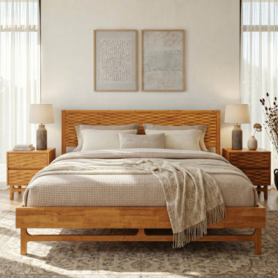 Queen Premium Solid Wood Platform Bed Frame, Caramel Finish with Sculpted Spearhead Headboard – Mid-Century Modern Style, 800lbs Capacity, All Mattres