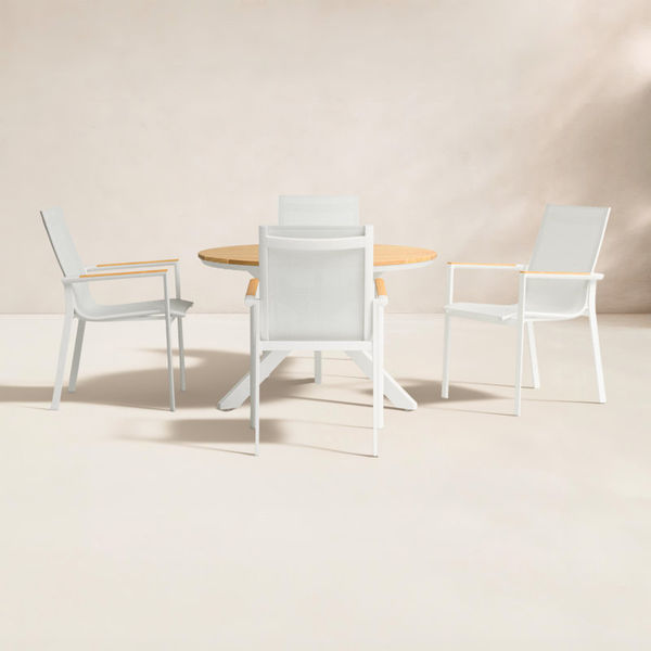 Enduro Round 4 - Person 47.24'' L Outdoor Restaurant Dining Set