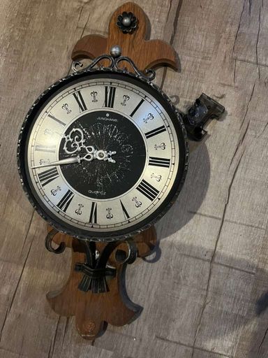 Alte Wanduhr Junghans mit Schmiedeeisen