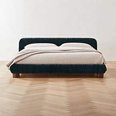 Cantar Blue Velvet Upholstered King Bed