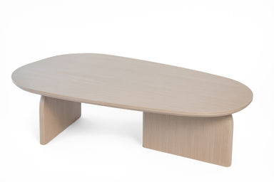 Jens sofabord organisk form og trelook til stua | oakland