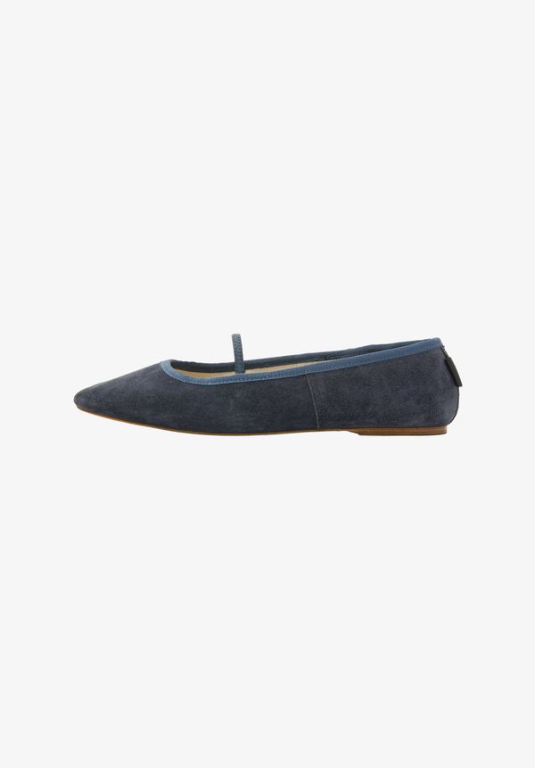 Swan ballet flats