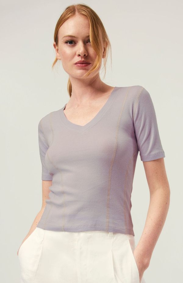 Nyla V-Neck Top | Wisteria