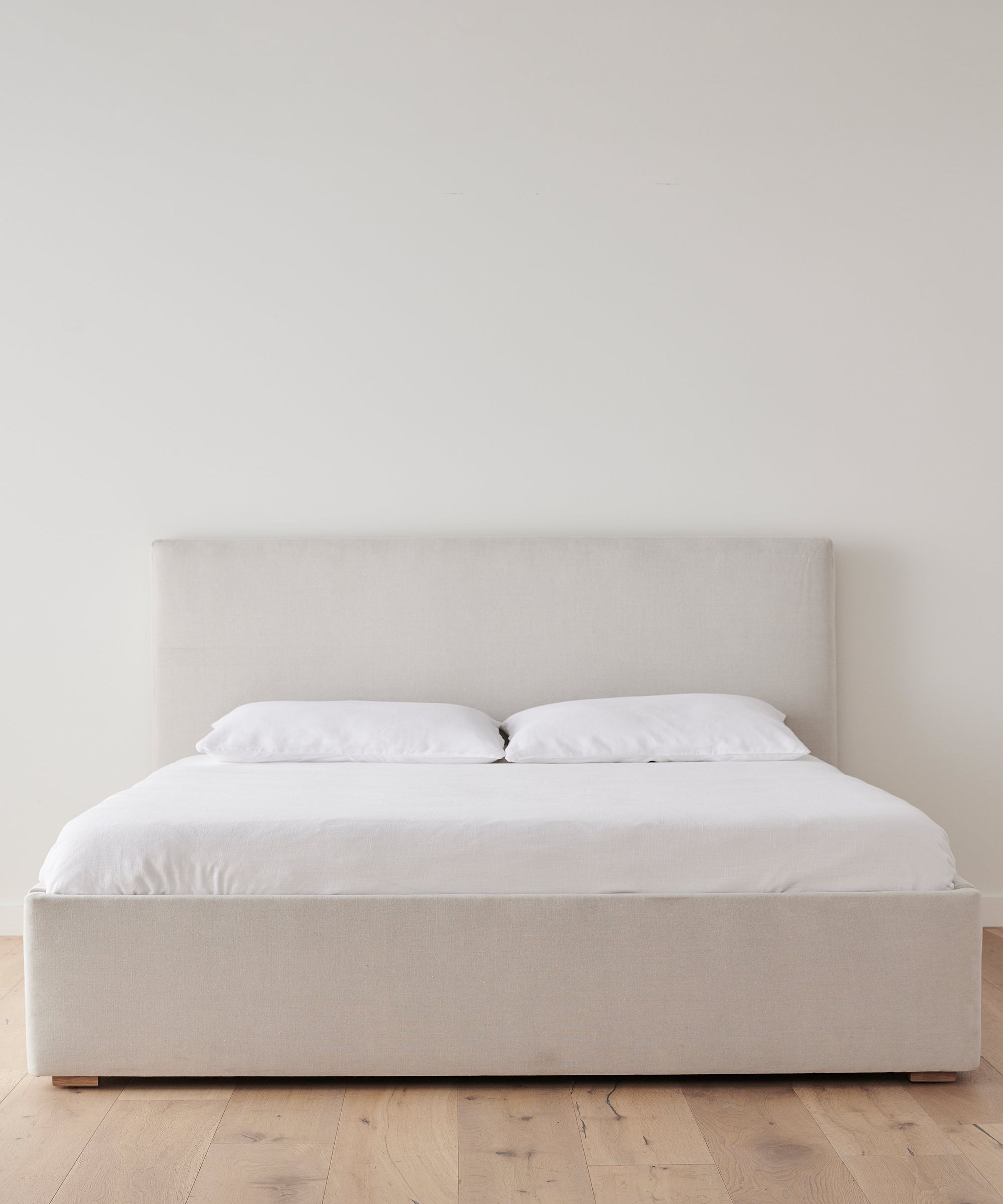 Luxury Pacific Bed in Natural Linen | Jenni Kayne
