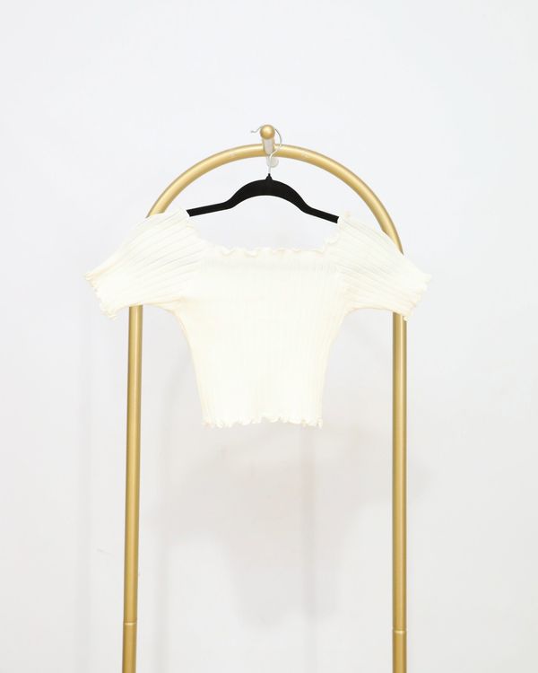 Ribbed Lettuce Hem Off-Shoulder Knit Top – Ivory
