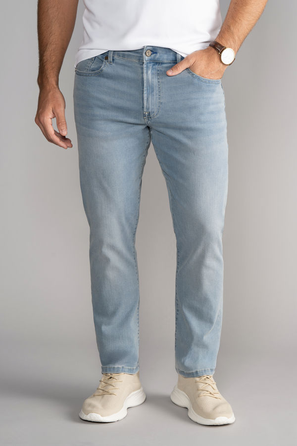 Performance Denim // LIGHT WASH BLUE
