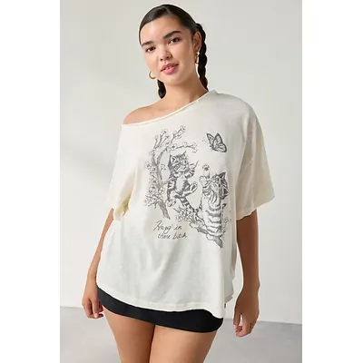 Kimchi Blue Courtney Cat Graphic Off-The-Shoulder Oversized Tee in Cream, Women's at Urban Outfitters