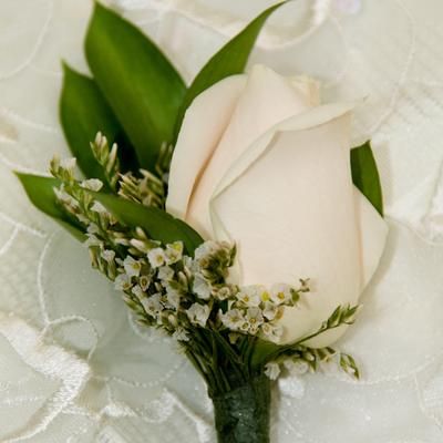 Member's Mark Wedding Collection White, Corsage & Boutonniere (24 ct.):- 24