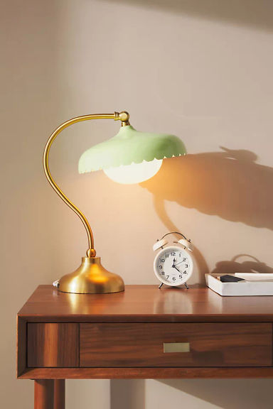 Simone Scallop Task Lamp