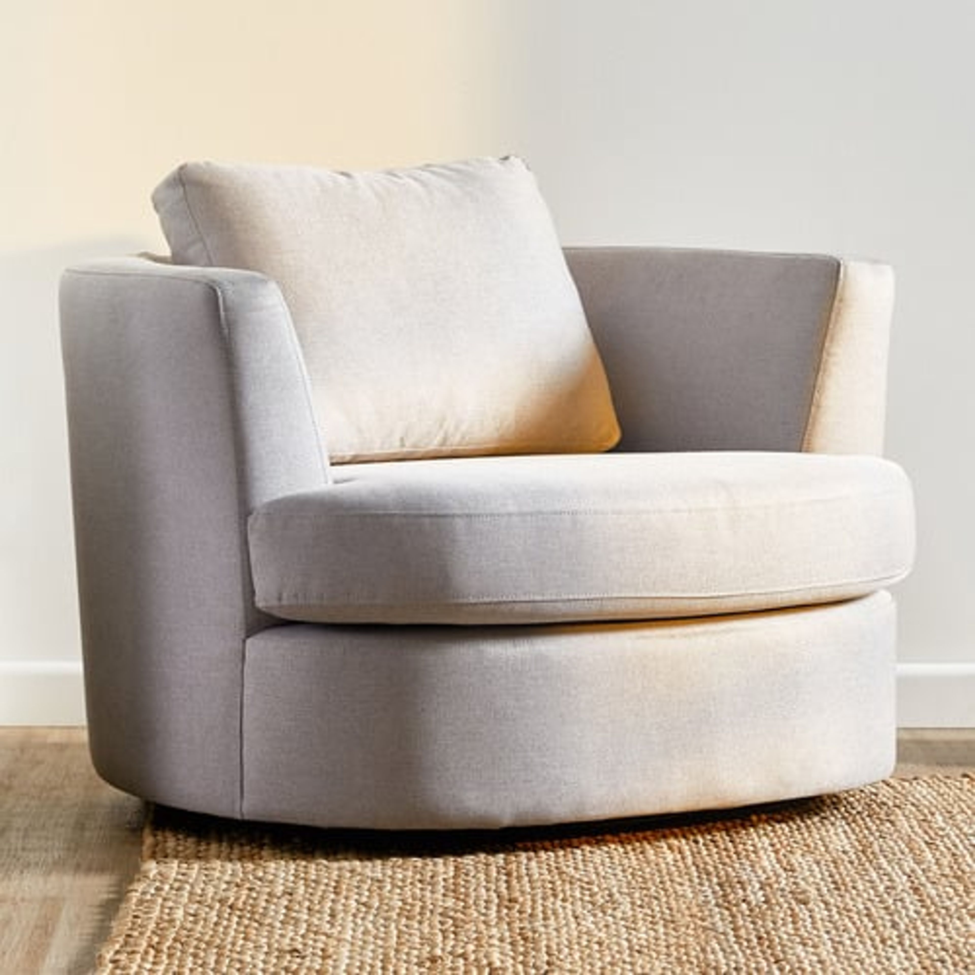 Killian Oversized Swivel Armchair: Comfortable Lounge Chair