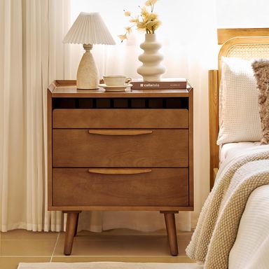 HULALA HOME Nightstand with Charging Station, Mid-Century Modern 2 Drawer and Open Shelf Bedside Tables, Wood Night Stand with USB Ports and Outlets for Bedroom, Acorn