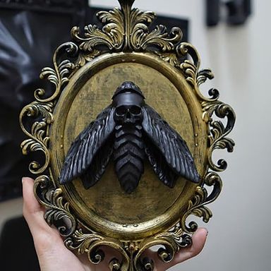 Amazon.com: KURKUR Death Head Moth Wall Decor Sculpture,Black Gothic Wall Art,Vintage Skull Moth Wall Hanging Wall Plaque for Bedroom Living Room Office Home(Gold) : Home & Kitchen