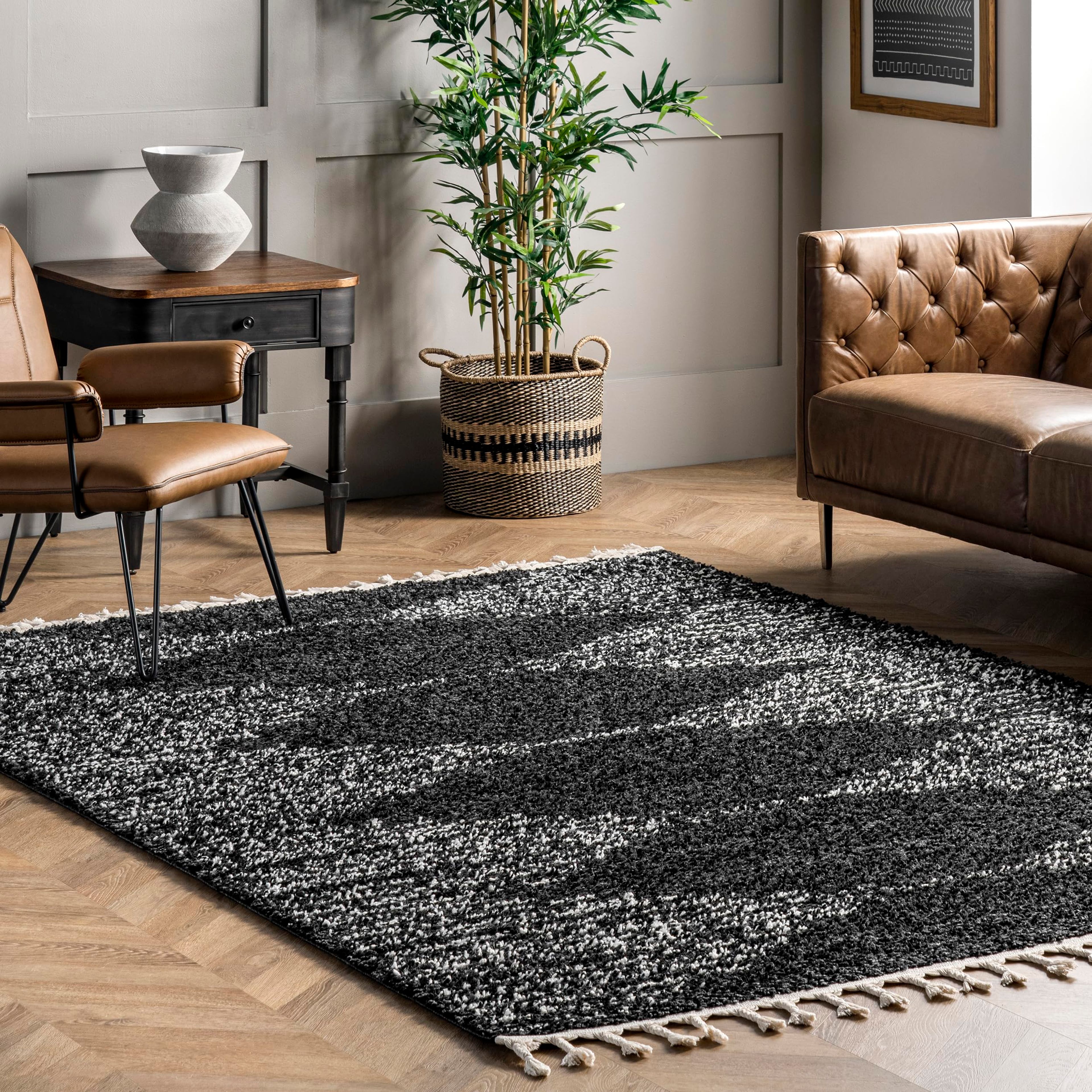 nuLOOM Bria Moroccan Shag Tasseled Rug 9x12 Black/Ivory