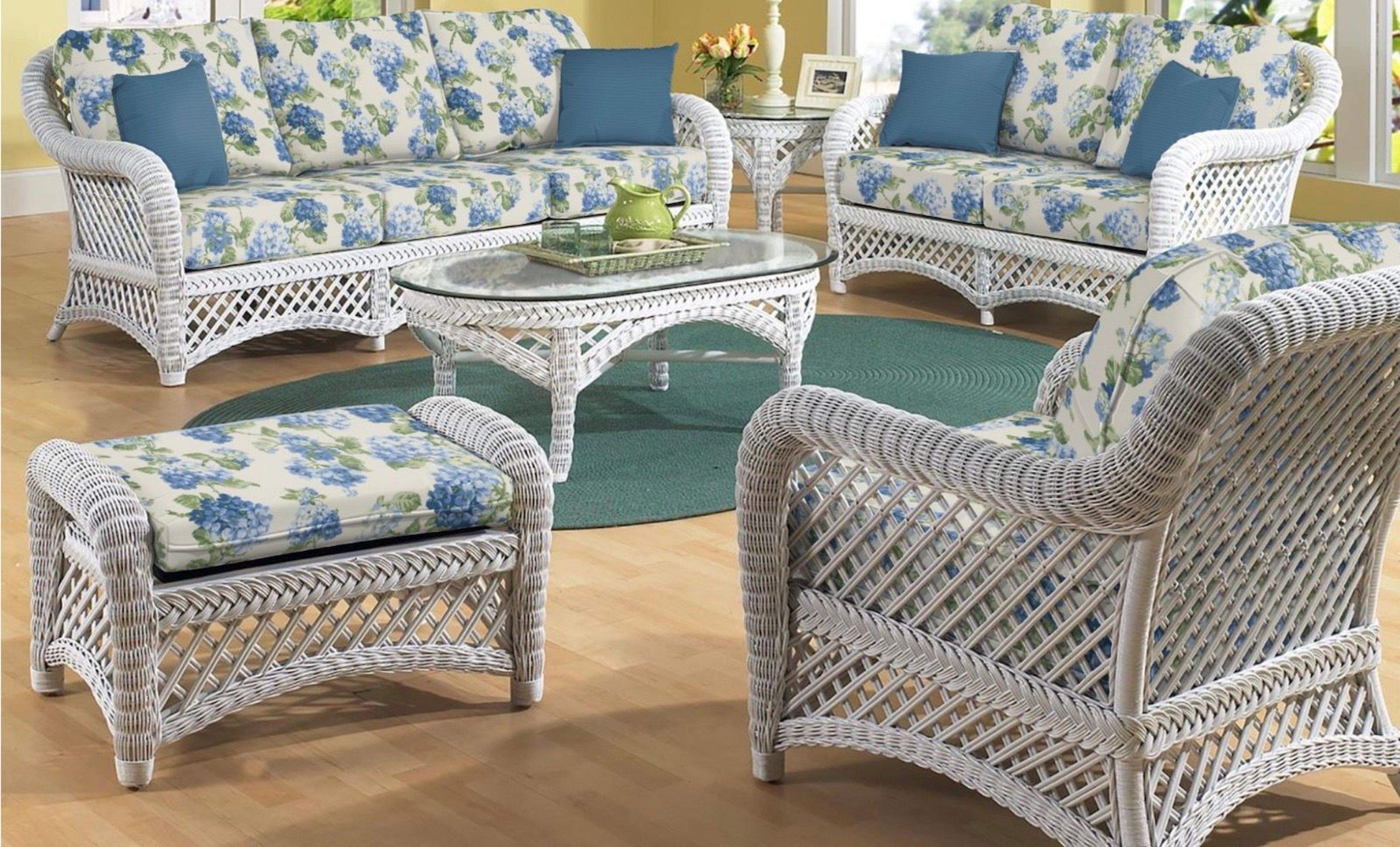 Luxury White Wicker Lanai 6-Piece Furniture Set