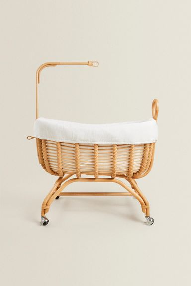 BABYKORB AUS RATTAN