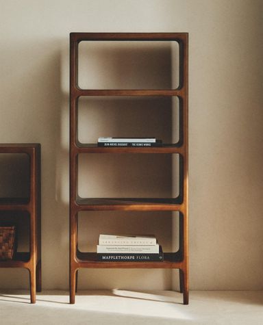 TALL SHELVING UNIT