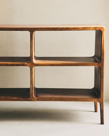 MEDIUM HONEY OAK SIDEBOARD