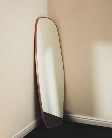 IRREGULAR-SHAPED MIRROR