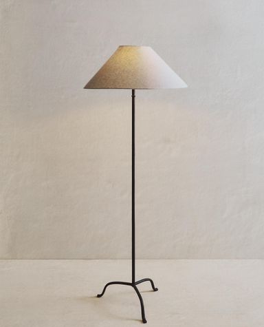 TRIPOD BASE FLOOR LAMP
