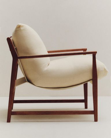 WOODEN ACCENT CHAIR WITH REMOVABLE CUSHION