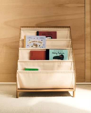 CHILDREN'S METAL BOOK RACK
