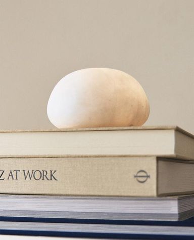 ROUND ALBASTER TABLE LAMP