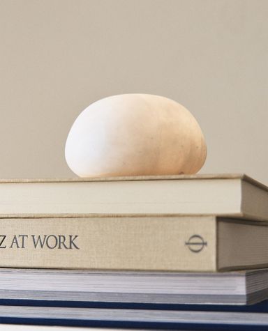 ROUND ALBASTER TABLE LAMP