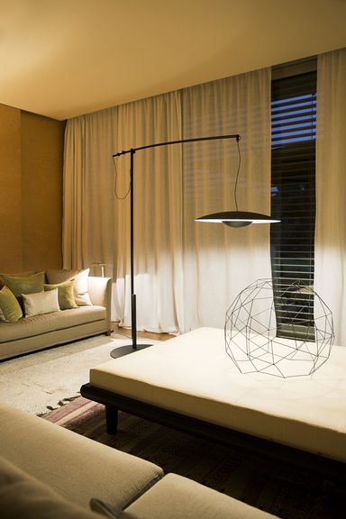 ginger-xxl-60-in-a-living-room-cable-acero-scaled.jpg (1707×2560)